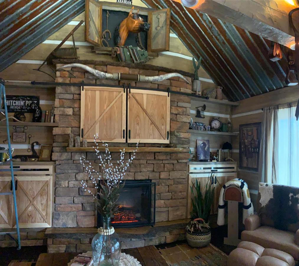 Fox Pass Cabins Bed and Breakfast Χοτ Σπρινγκς Εξωτερικό φωτογραφία