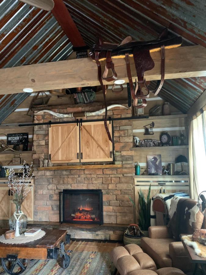 Fox Pass Cabins Bed and Breakfast Χοτ Σπρινγκς Εξωτερικό φωτογραφία