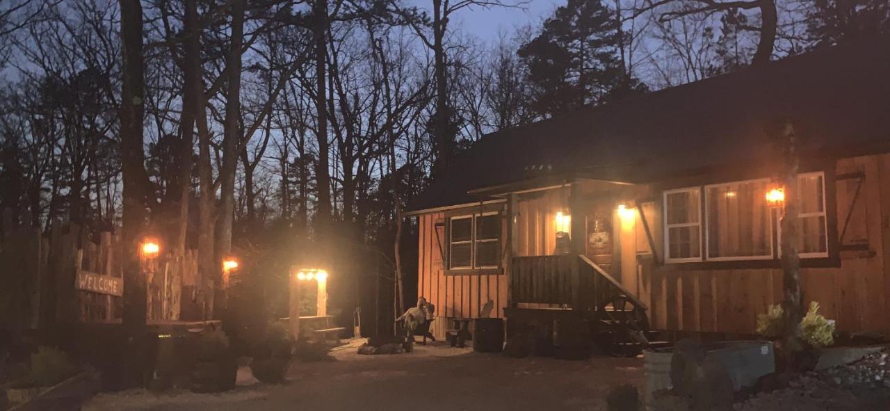 Fox Pass Cabins Bed and Breakfast Χοτ Σπρινγκς Εξωτερικό φωτογραφία