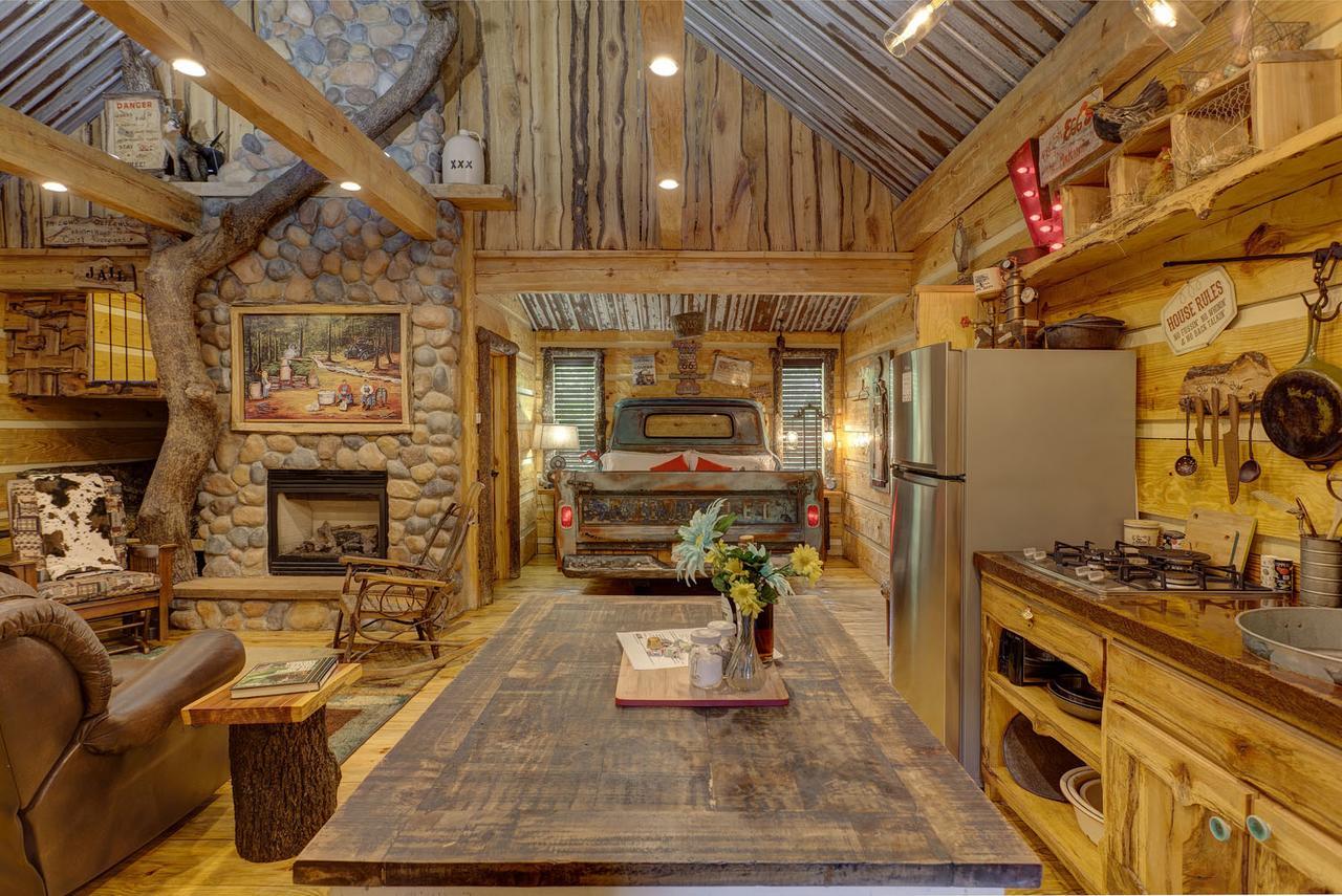 Fox Pass Cabins Bed and Breakfast Χοτ Σπρινγκς Εξωτερικό φωτογραφία